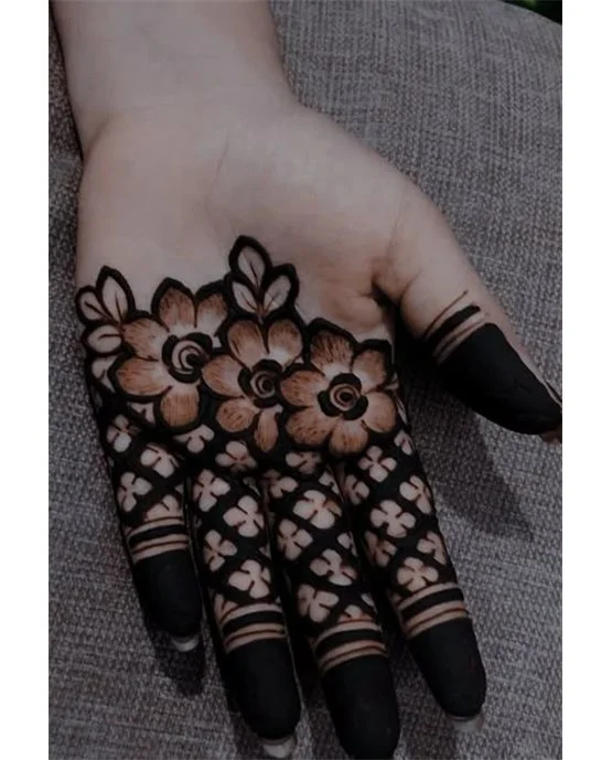 Ethnic Motif Using Plait Front Hand Mehndi Design Ethnic Motif Using Plait Front Hand Mehndi Design